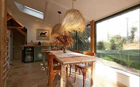 Cottage Normand Avec Sa Grande Piscine Chauffee Toute L Annee Sur Parc Arbore Et Clos En Plein Coeur De La Campagne Adapte Aux Kids Et Dog Friendly